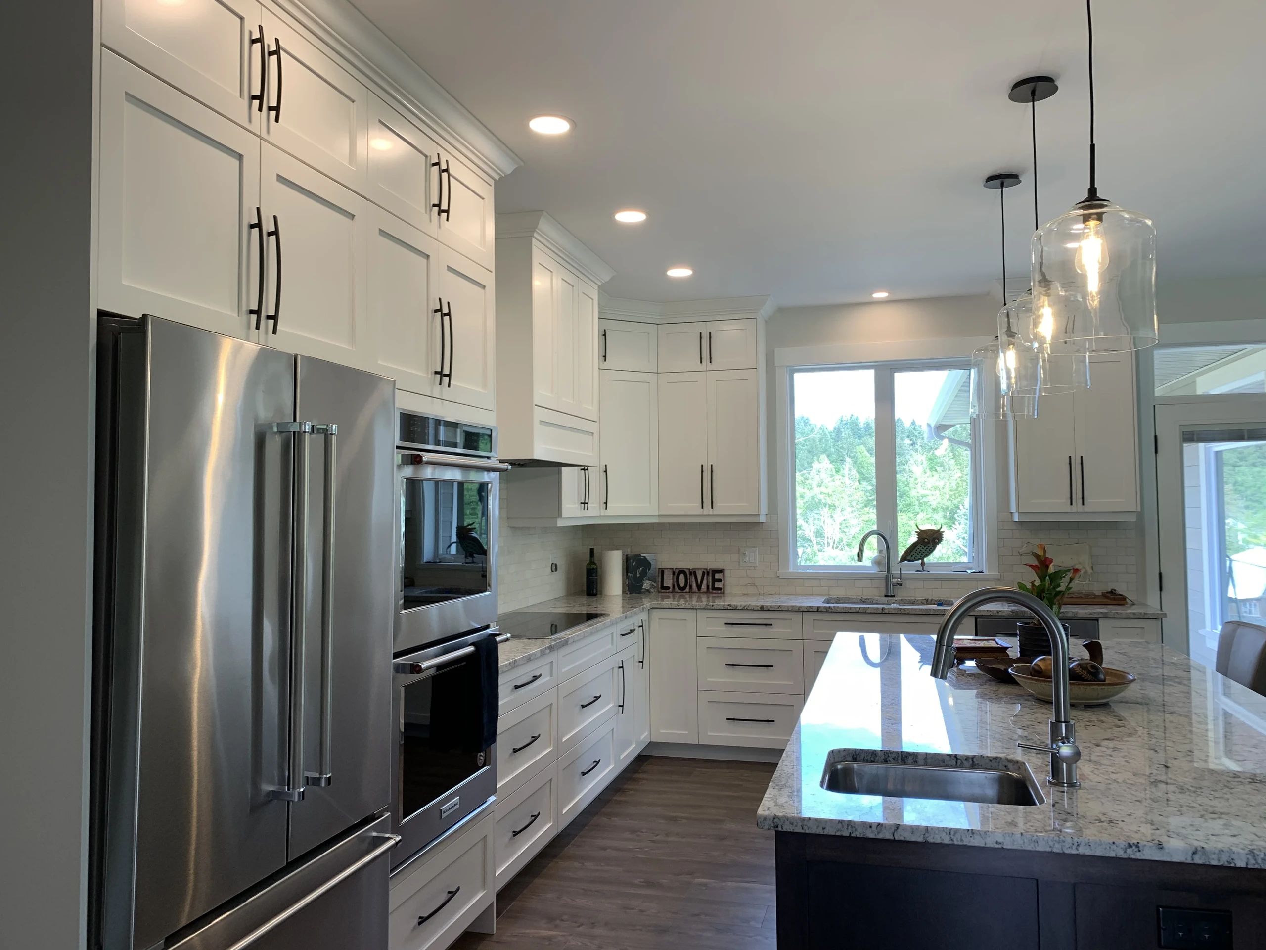 White Shaker kitchen by Top Choice Cabinets