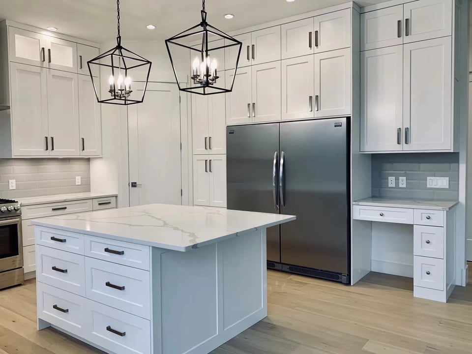 Beautiful white kitchen by Top Choice Cabinets